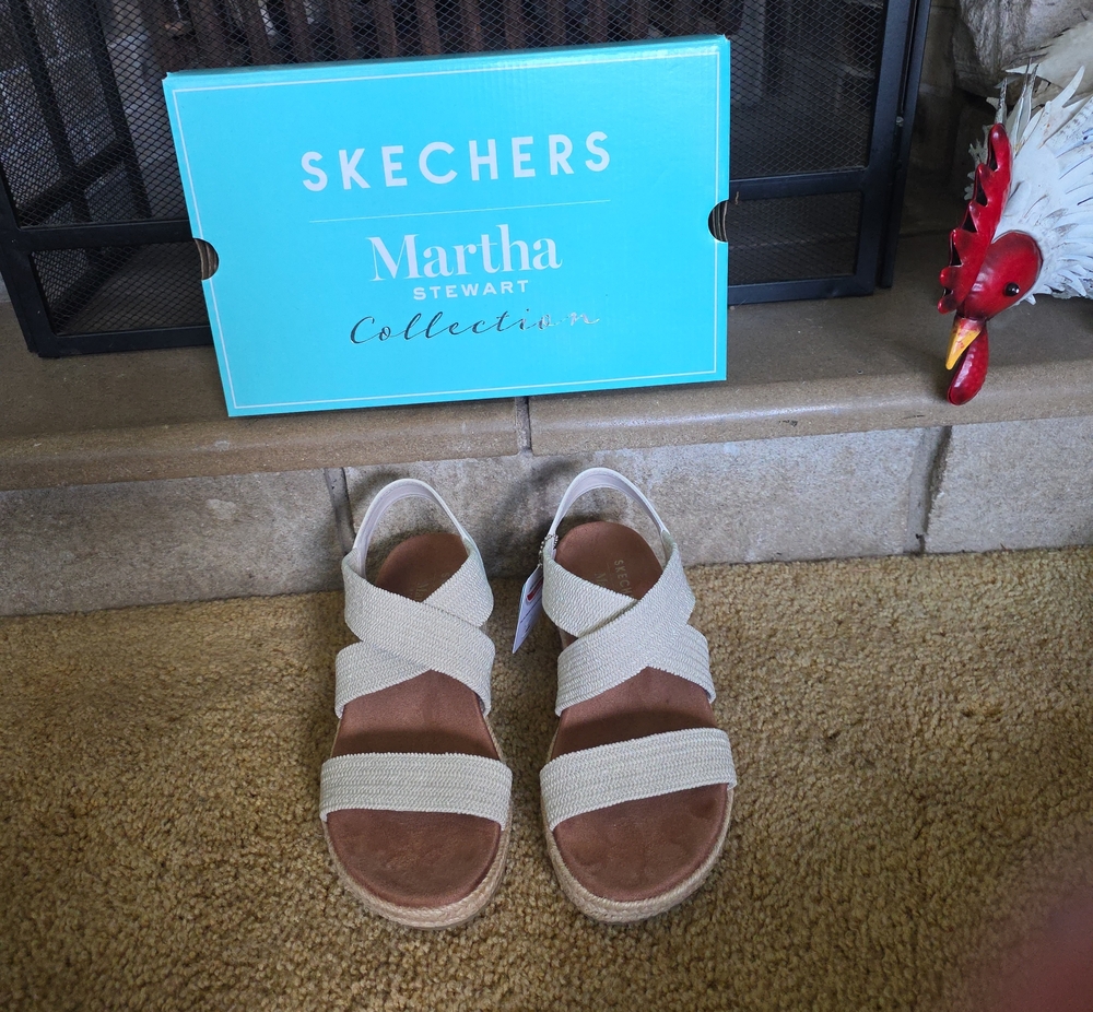 Skechers Martha Stewart Women Beige Crossband Elastic Sandals